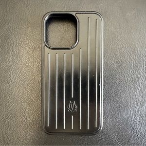 Rimowa - iPhone 13 Pro - all black case